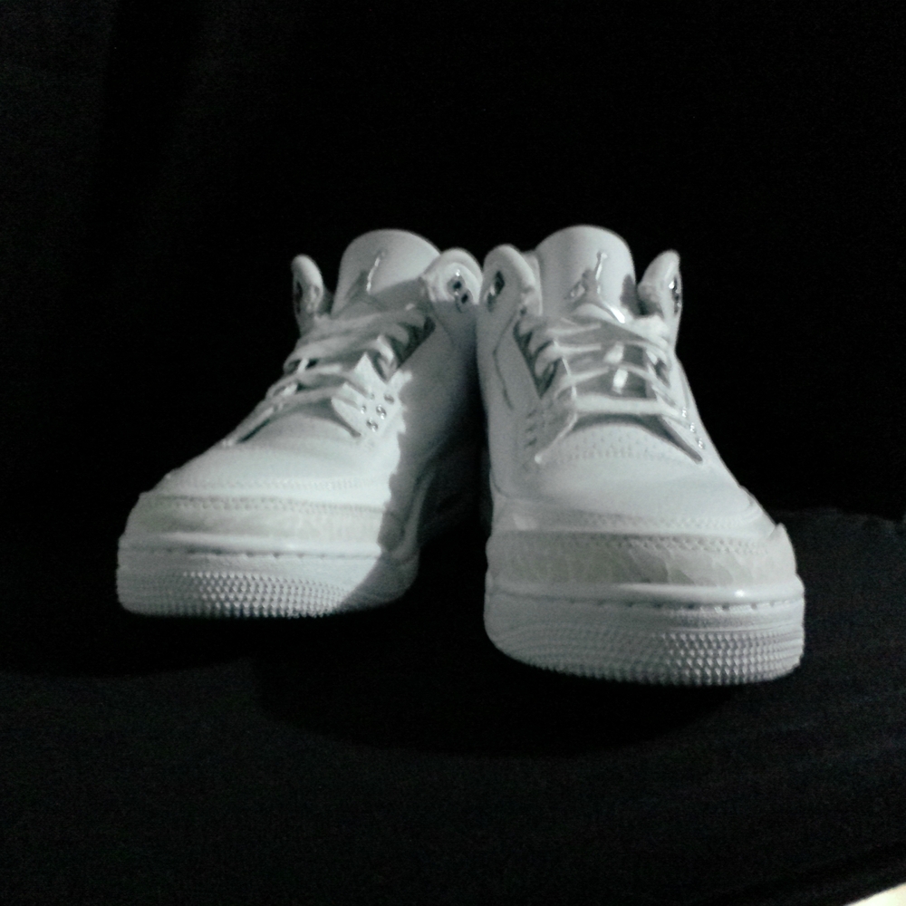 Jordan Athletic Shoes in White and Gray - Picture 6 of 7